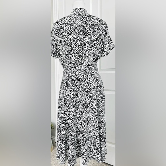 Nanette Lepore animal print size 8 
Short Sleeve - Picture 14 of 16